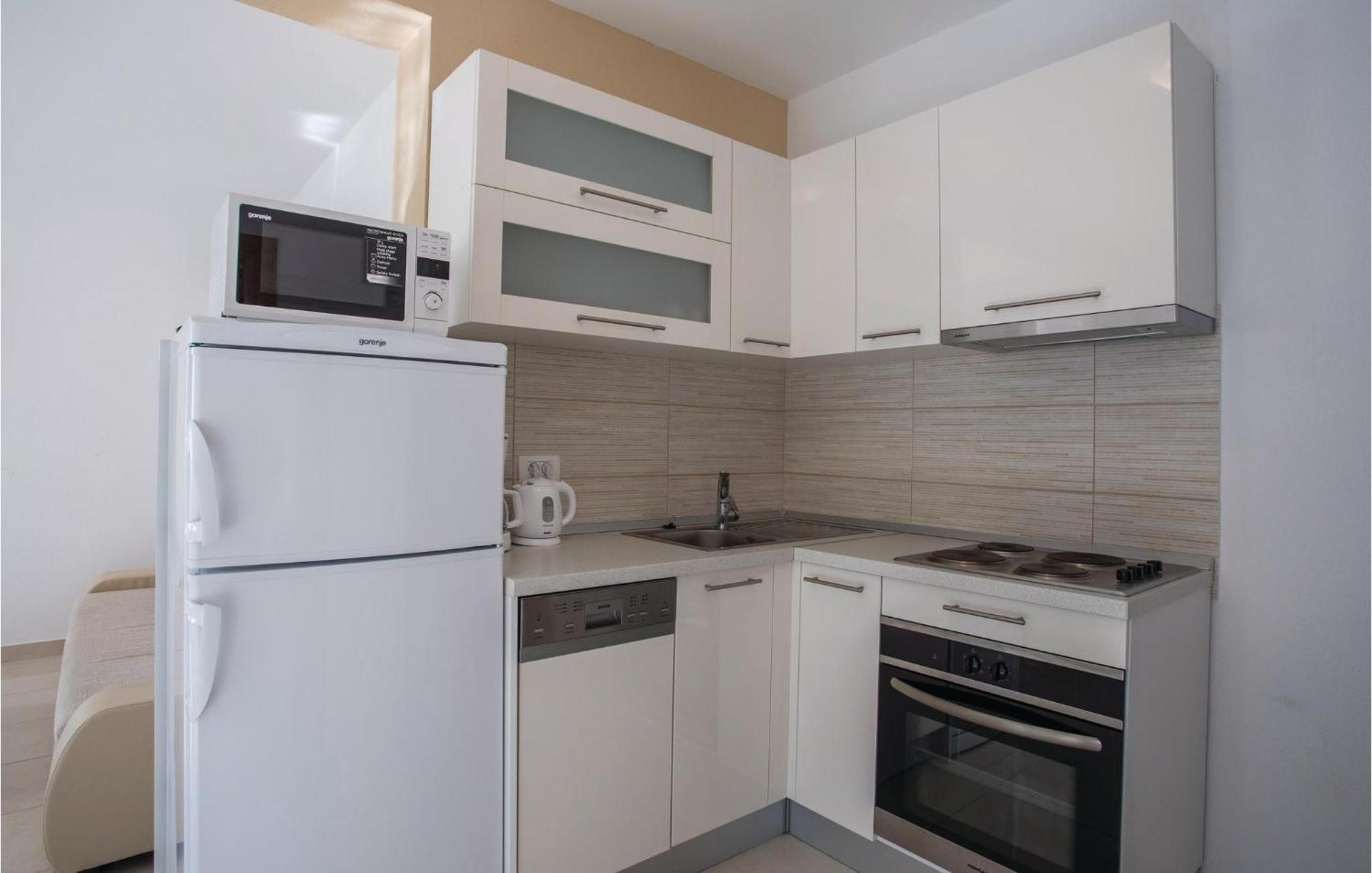 1 Bedroom Lovely Apartment In Komarna Klek Dış mekan fotoğraf