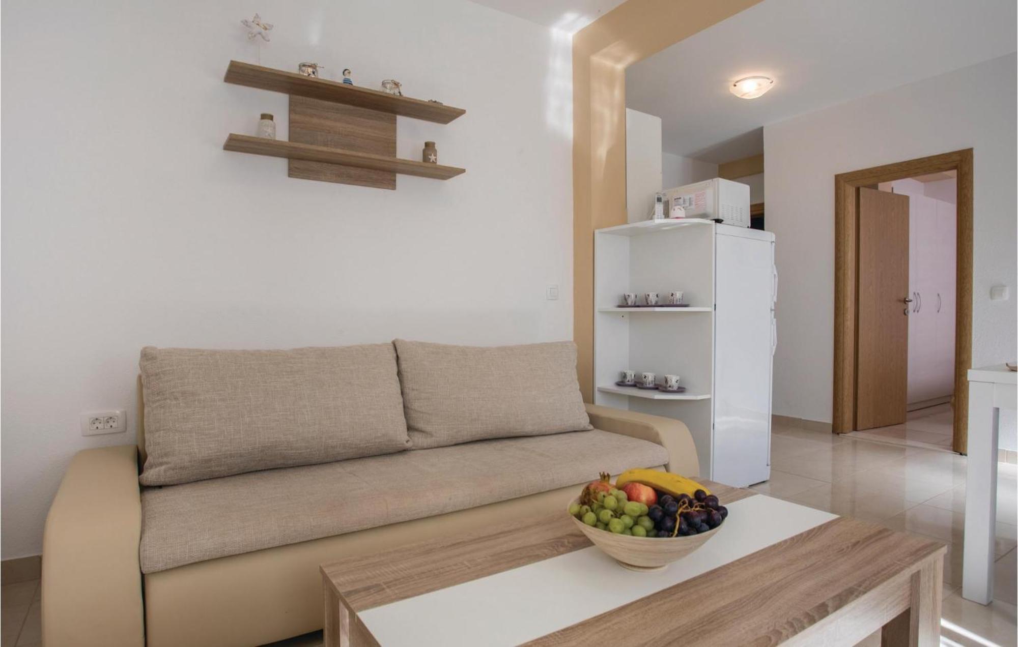 1 Bedroom Lovely Apartment In Komarna Klek Dış mekan fotoğraf